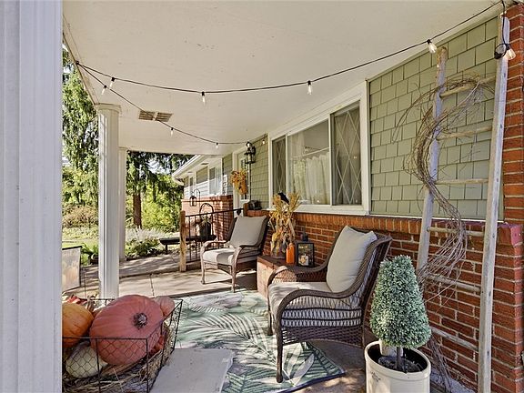 5th image of 3161 Vermont Dr