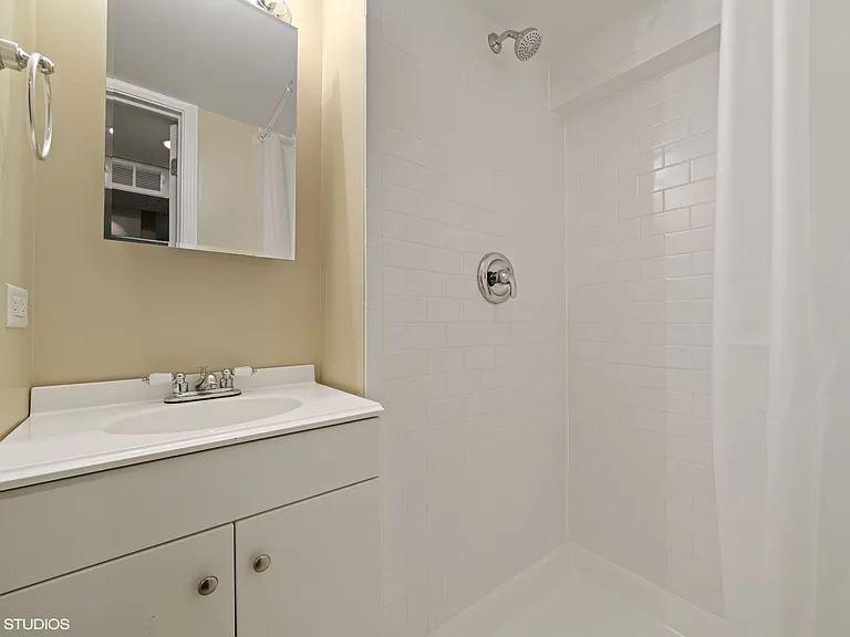 326 W Evergreen St — Photo 14