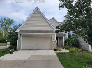 25188 Dunham Ct, Farmington, MI 48336