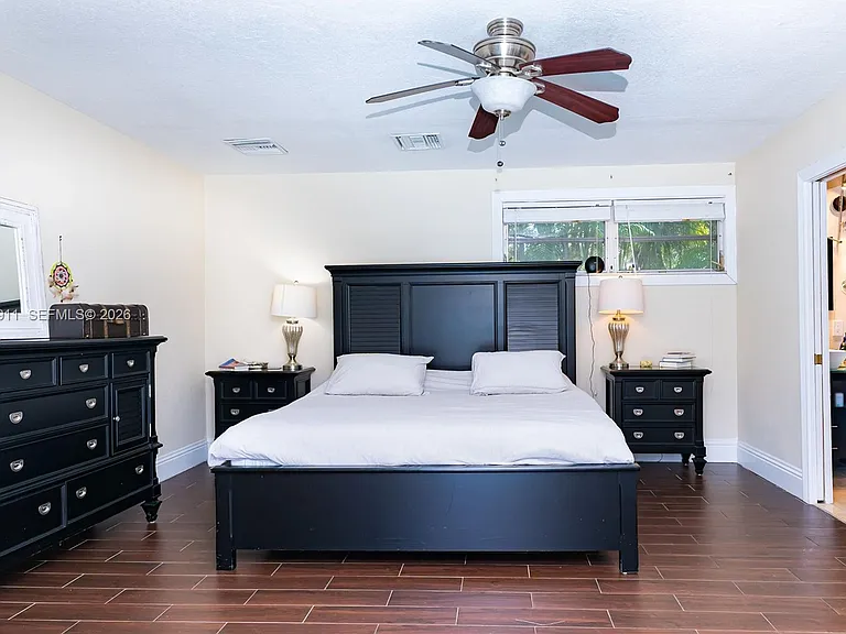 1529 Bayview Dr — Photo 11