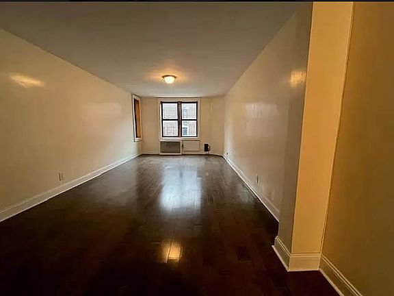 3rd image of 390 E 21st St APT 3C