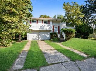 7 Donald St, Pt Jefferson Station, NY 11776