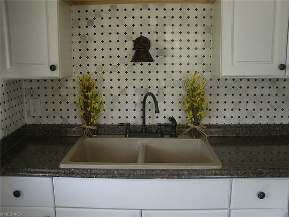 3rd image of 12118 Woodward Blvd