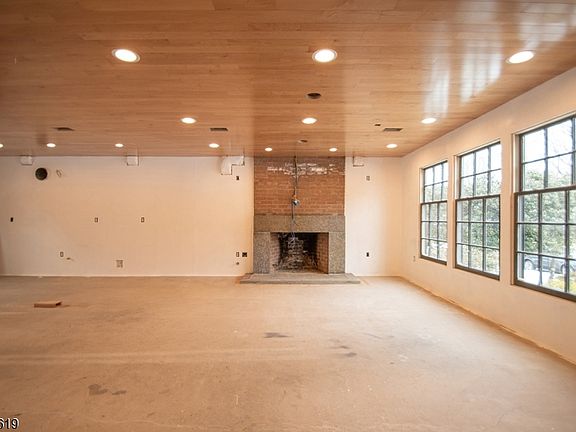 3rd image of 105 Larned Rd