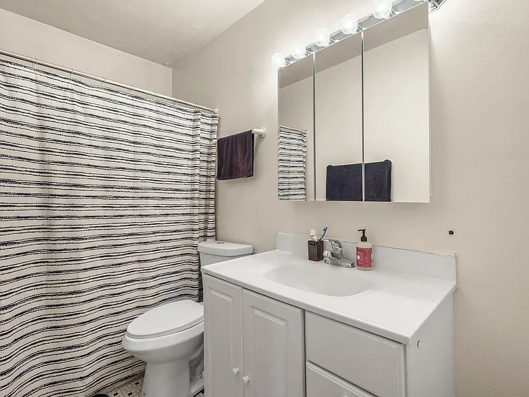 2609 University Ave #2 — Photo 13