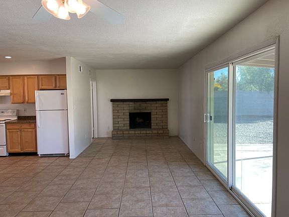 5th image of 1009 W Michelle Dr