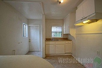 3rd image of 3527 Hillview Pl