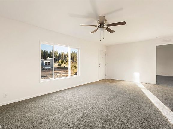 3rd image of 696 Buschmann Rd