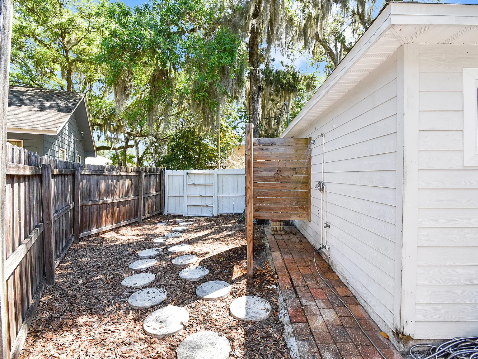 3 bed, 1.5 bath, 930 sqft, $2,600 — Photo 3