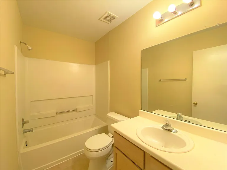 8026 Golf Green Cir — Photo 20