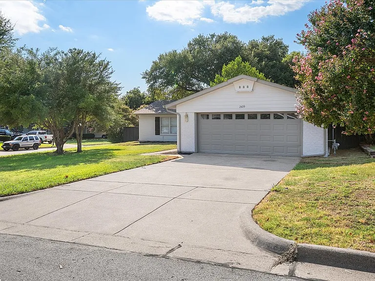 2809 Olympia Dr — Photo 30
