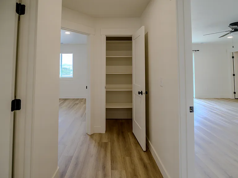674 E 500 N — Photo 17