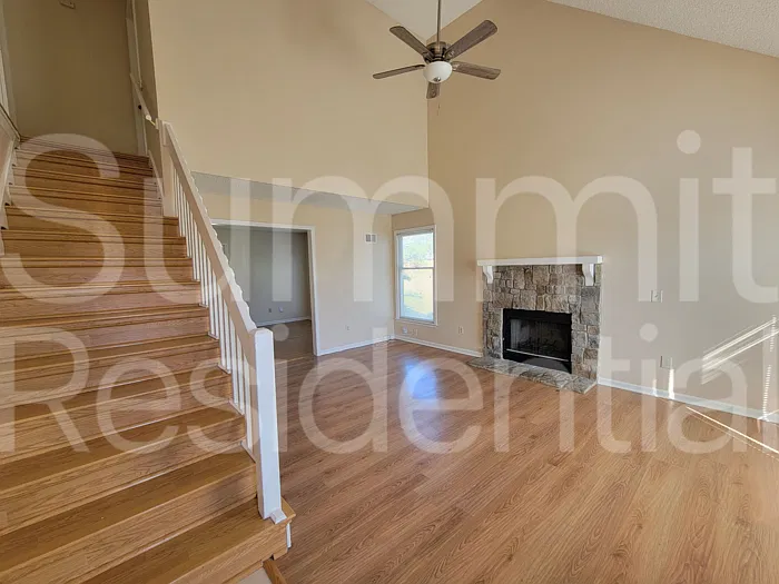3 bed, 2.5 bath, 1728 sqft, $1,995 — Photo 3