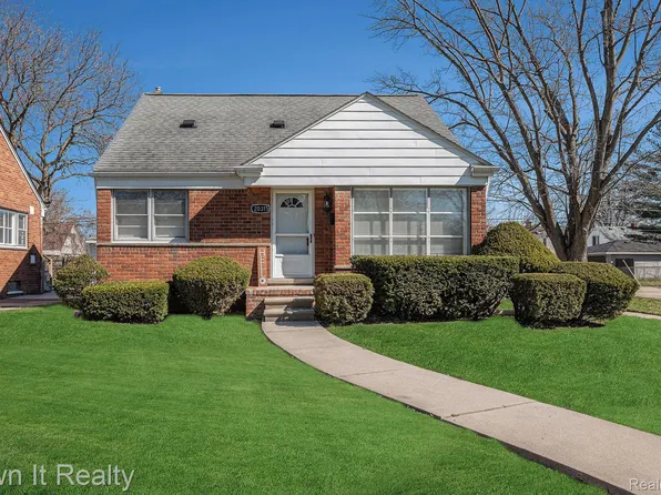 20315 Country Club Dr, Harper Woods, MI 48225