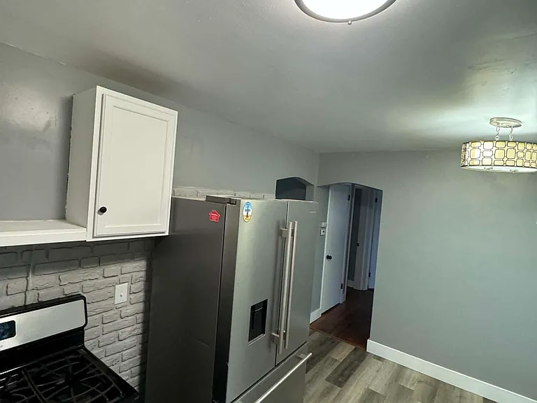 1320 W 37th St — Photo 12