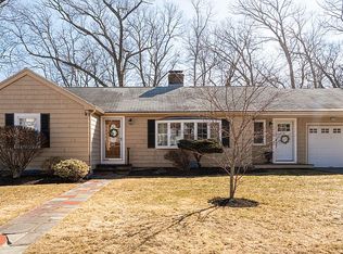 8 Thomas Rd, Lynnfield, MA 01940