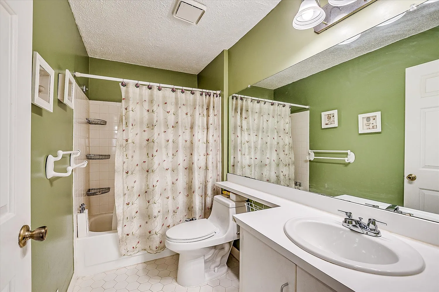 2 bed, 1400 sqft, $2,550 — Photo 4