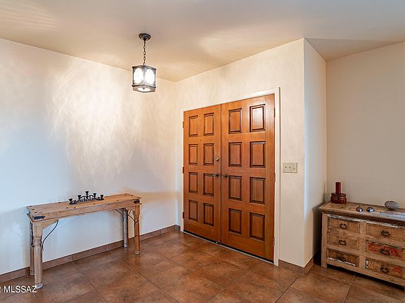 3rd image of 3635 N Longwood Pl