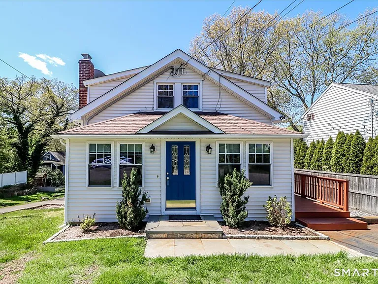 25 Maplewood Ave — Photo 1