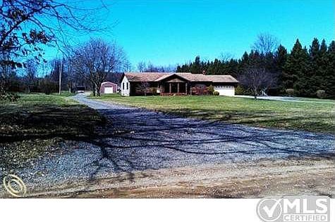 Beautiful property 2.78 acres.jp