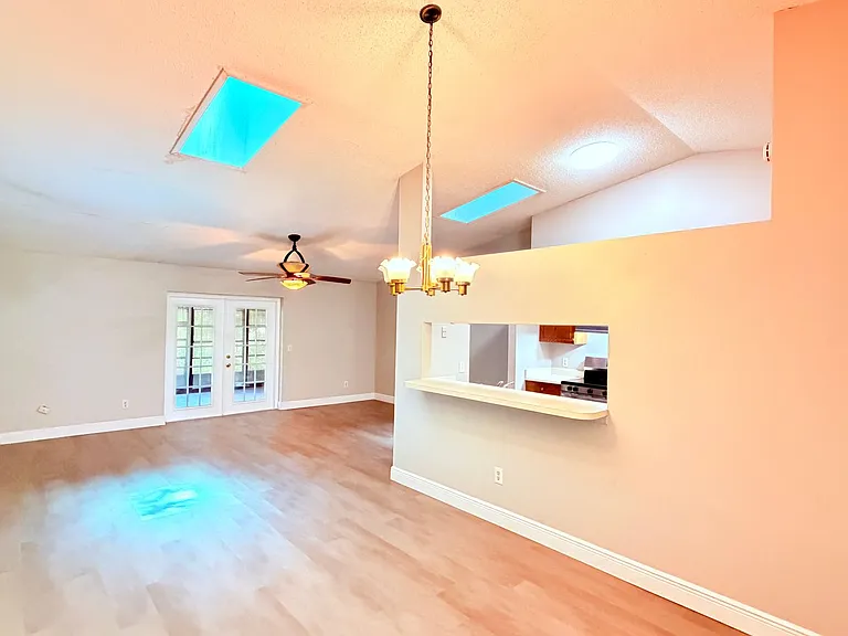 124 Clear Lake Cir — Photo 5