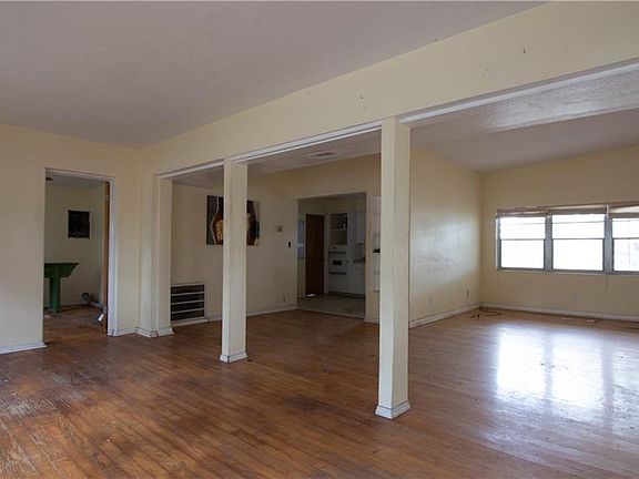 4th image of 3902 Bobolink Ln
