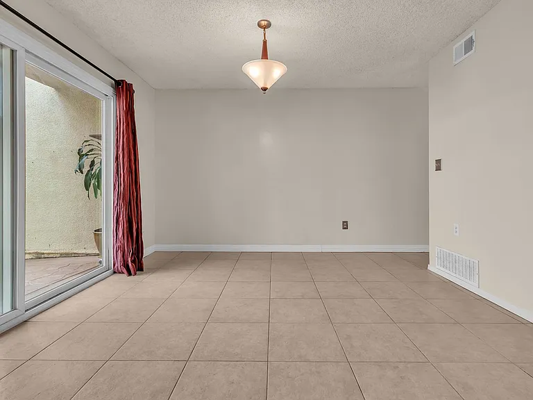 1428 Camelot Dr — Photo 14