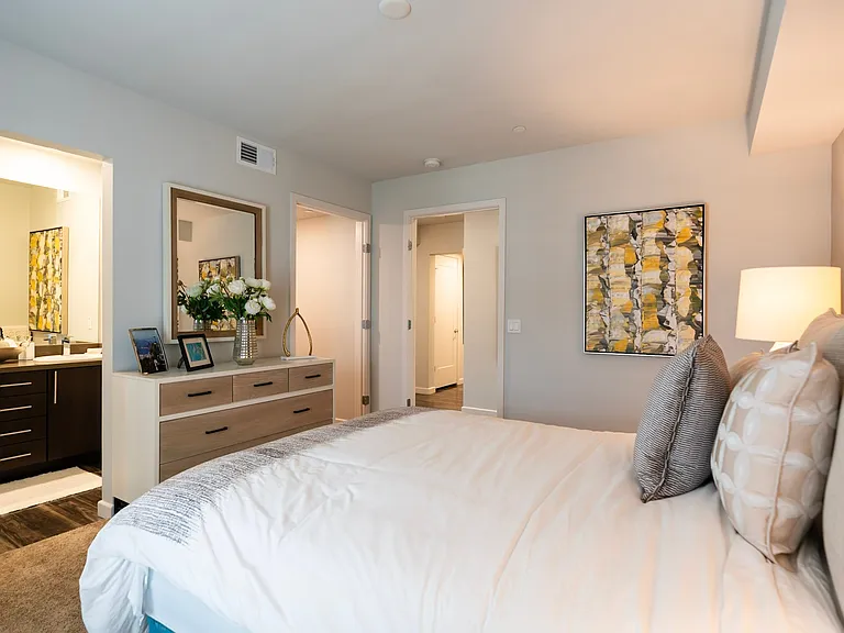 Dylan Point Loma Apartments — Photo 14