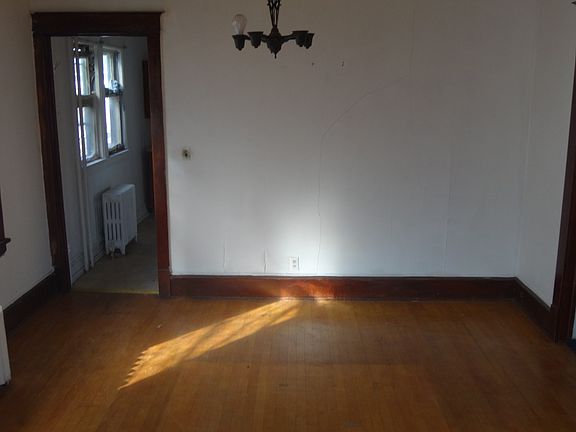 5th image of 2119 6th St N
