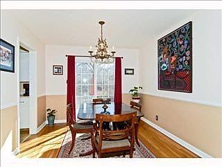 3rd image of 5425 Rosslyn Ave