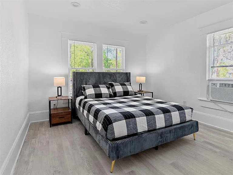 412 E Harwood St #1 — Photo 13