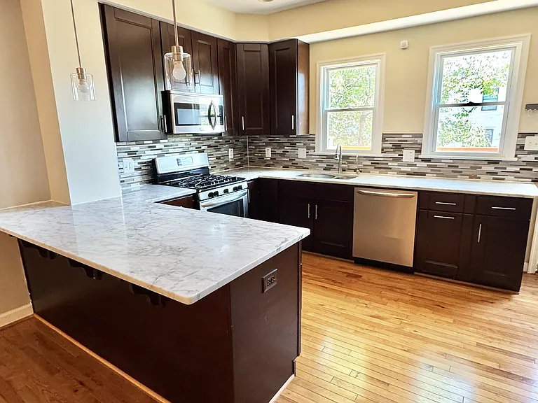 408 Delafield Pl NW — Photo 7