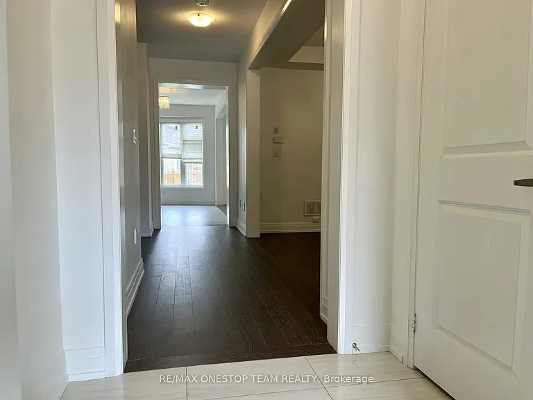 24 Pennine Dr — Photo 5