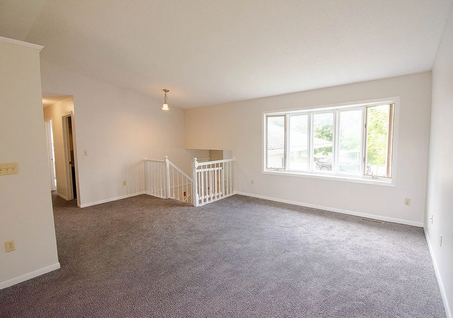 Updated 4br home with private backyard! — Photo 4