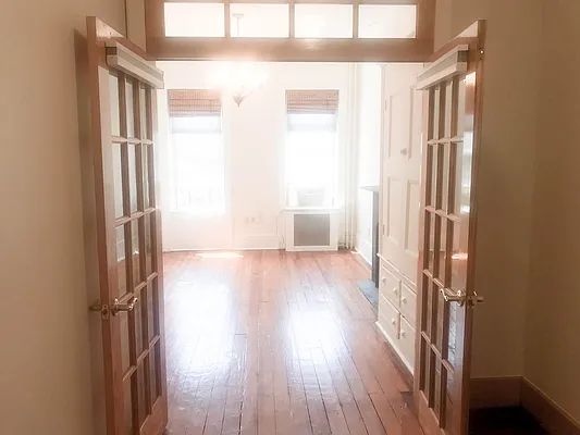 Rented by Capri Jet Realty Corp | media 22