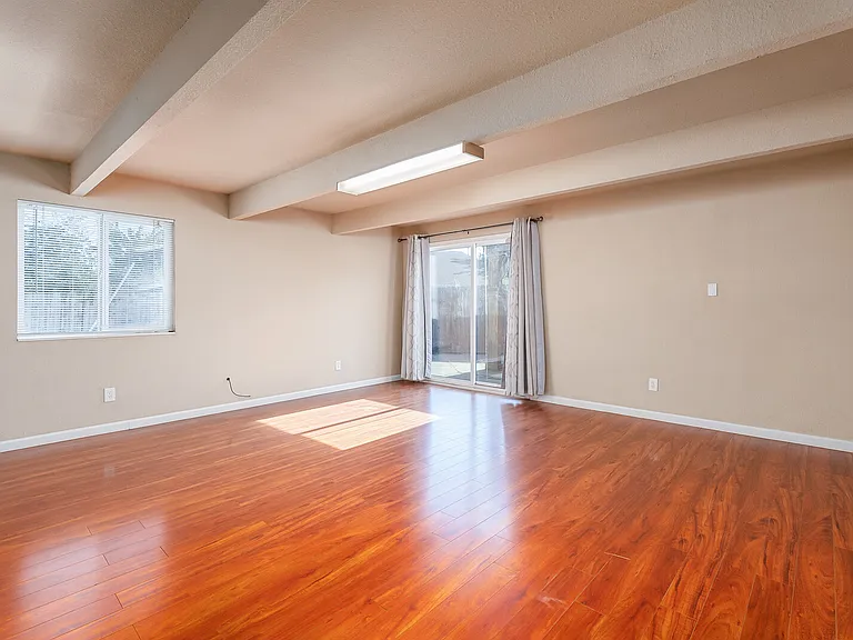 290 Lindley Dr — Photo 8