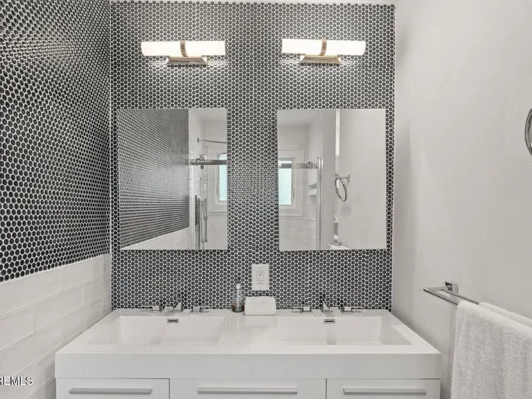 250 Alpern Ave — Photo 29