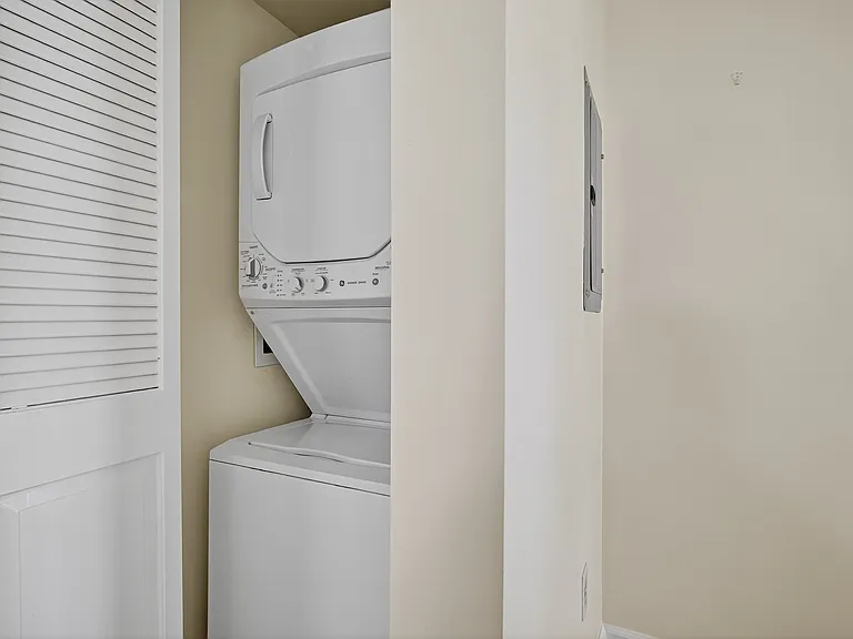 802 Jesse Way — Photo 17