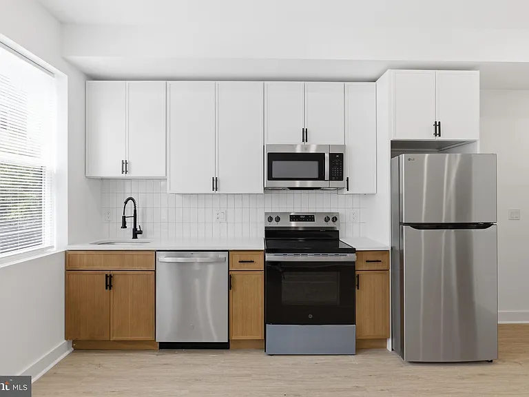 4021 Brown St #3 — Photo 3