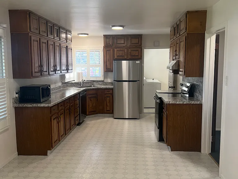 3111 Stony Point Rd — Photo 5