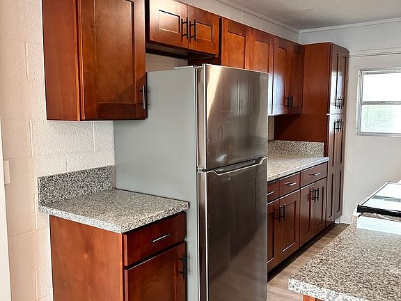 2nd image of 230 Kapiolani St #302