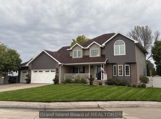 1612 Chesapeake Cir, Grand Island, NE 68801