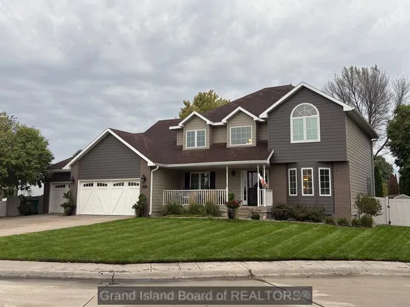 1612 Chesapeake Cir, Grand Island, NE 68801