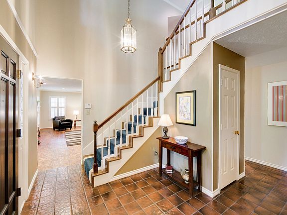 4th image of 10207 Royal Highlands Dr