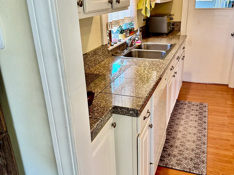 2611 Scott St — Photo 6