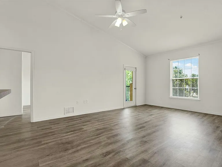 10201 Courtney Palms Blvd #304 — Photo 11
