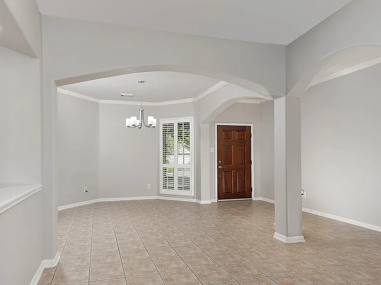 11 Fair Light Ct — Photo 4