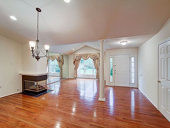 3rd image of 3366 Bannerwood Dr