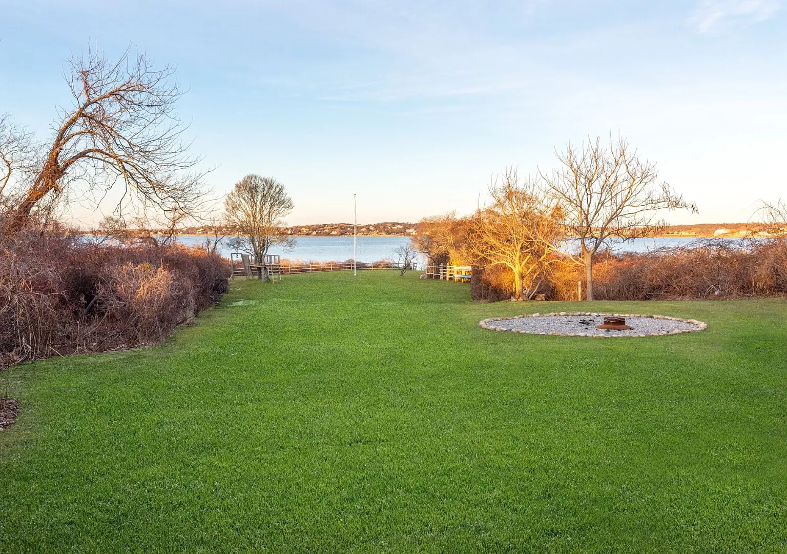 Renovated Lake Front — Photo 3