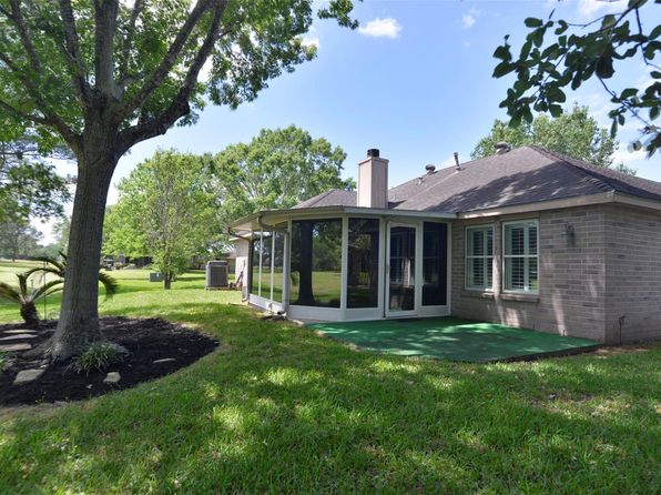 810 Birchview Ct, Pearland, TX 77584